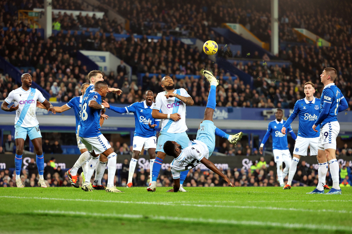 热那亚球场上演精彩进攻狂欢 热那亚球场上演精彩进攻狂欢