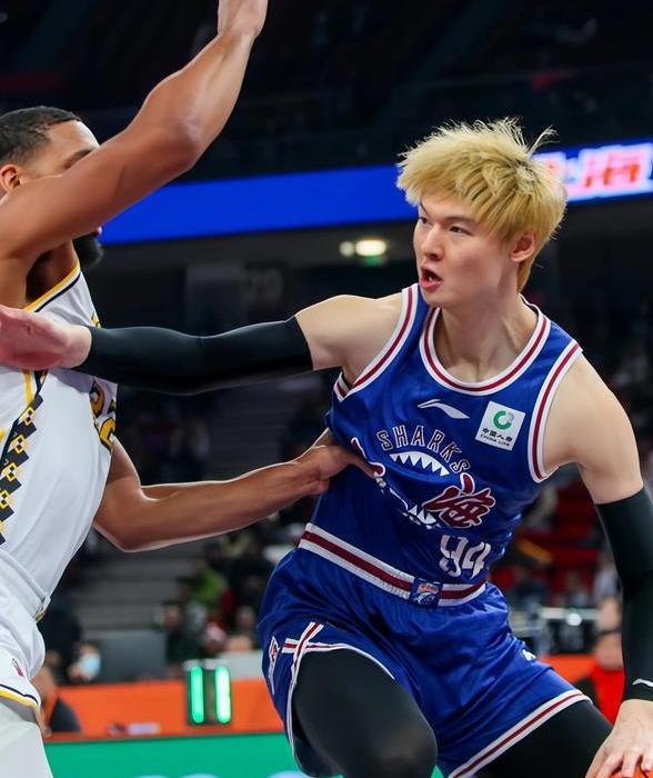 实力碰撞，双方角逐激烈，胜负将在最后一刻揭晓