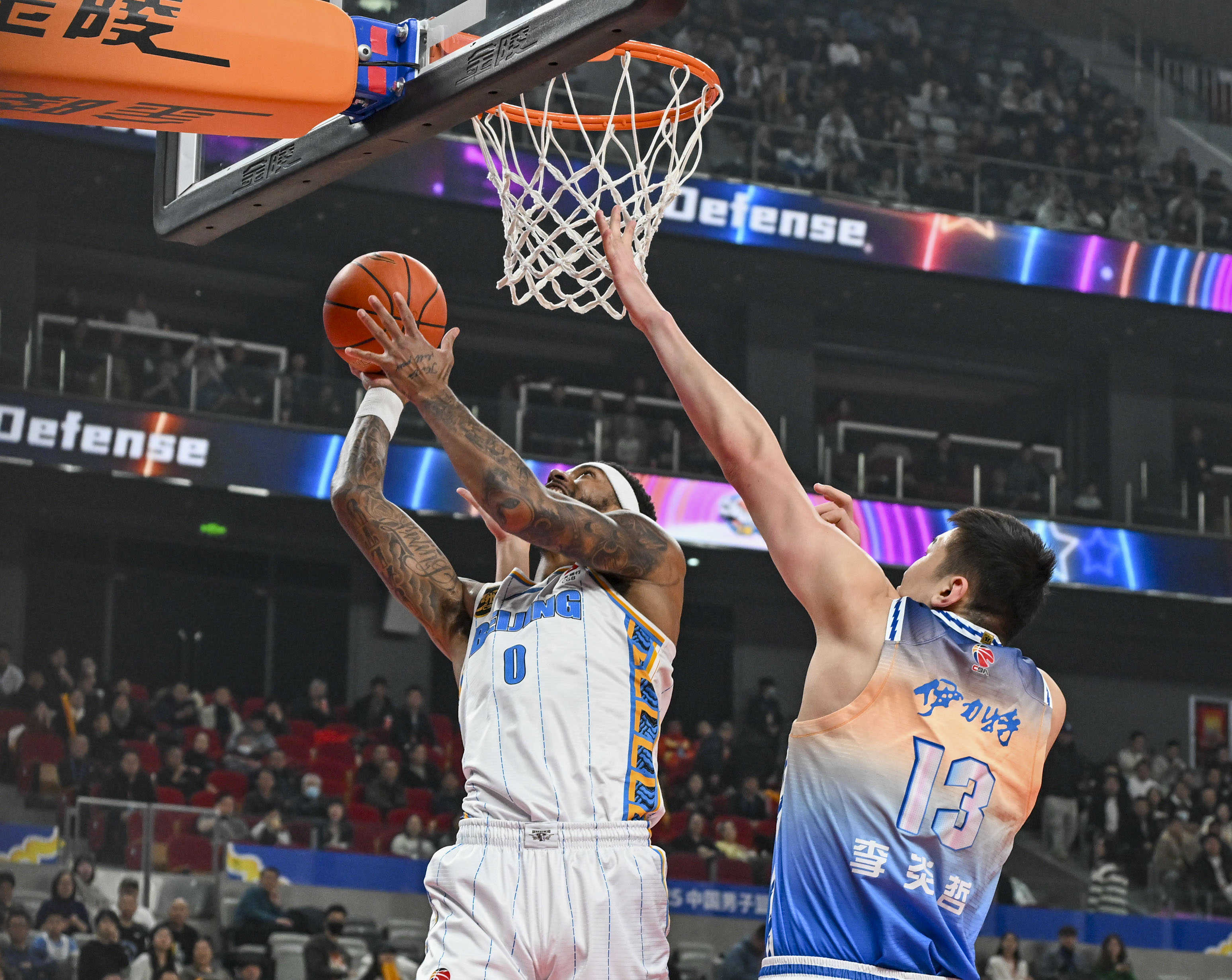 现实篮球赛场全力争夺展现实力差距