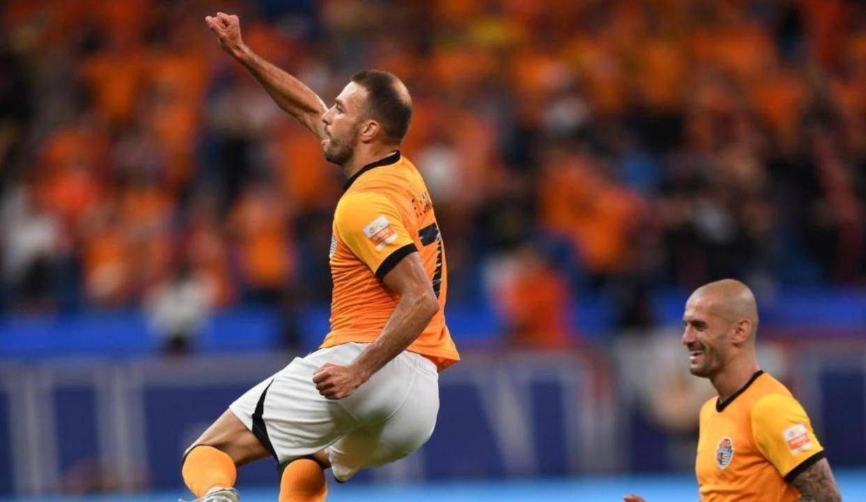 联赛中球员技术发挥令人惊叹 联赛中球员技术发挥令人惊叹