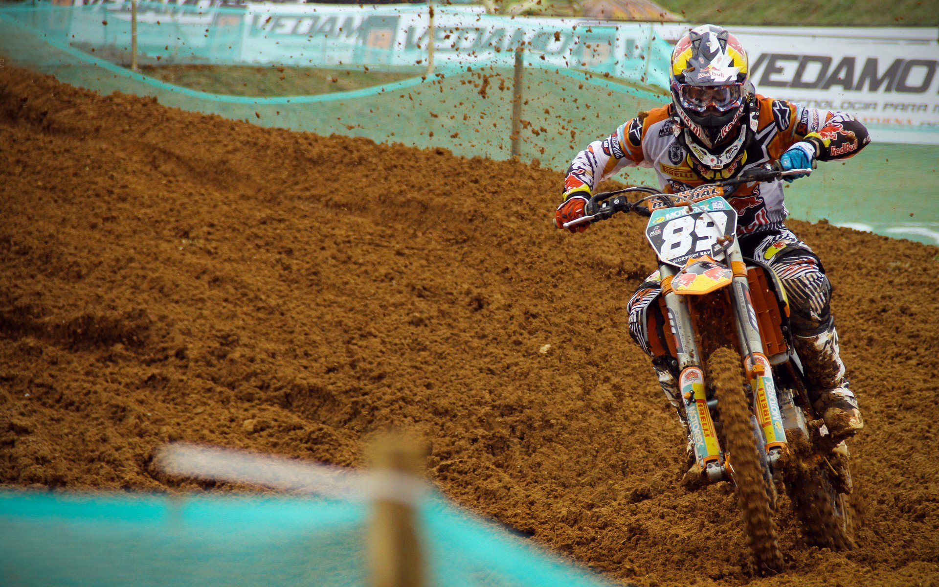 绿茵与硬木的双重奏，当意甲焦点战遇见森林狼斩落公牛